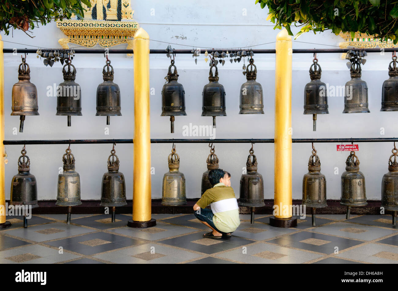 Prière bouddhiste cloches, Doi Suthep, Chiang Mai, Thaïlande, Asie du Sud-Est, Asie Banque D'Images