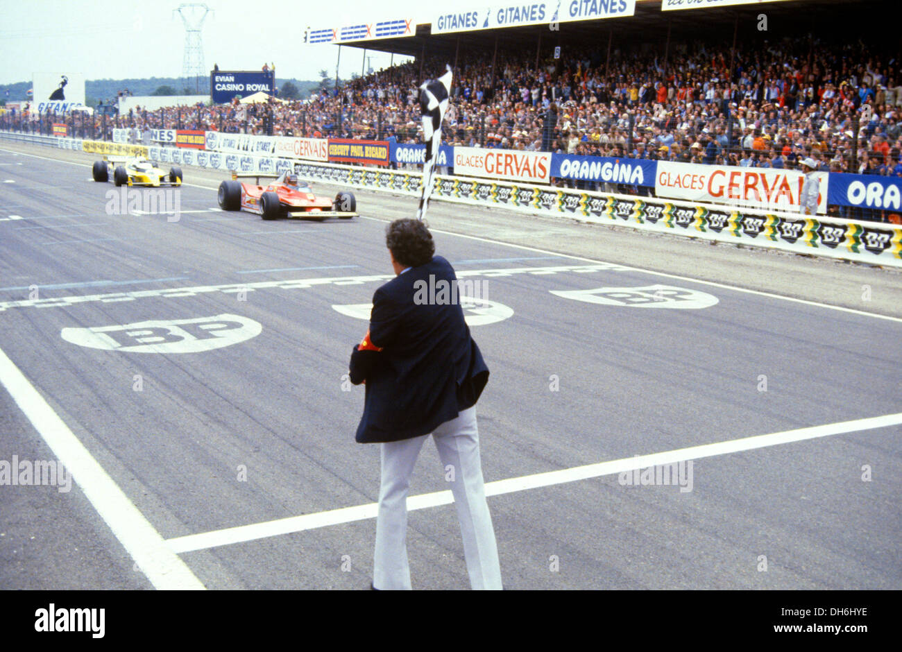 De finition finition Gilles Villeneuve GP Français 2e en Ferrari et René Arnoux en 3ème finition Renault. France 1 juillet 1979. Banque D'Images