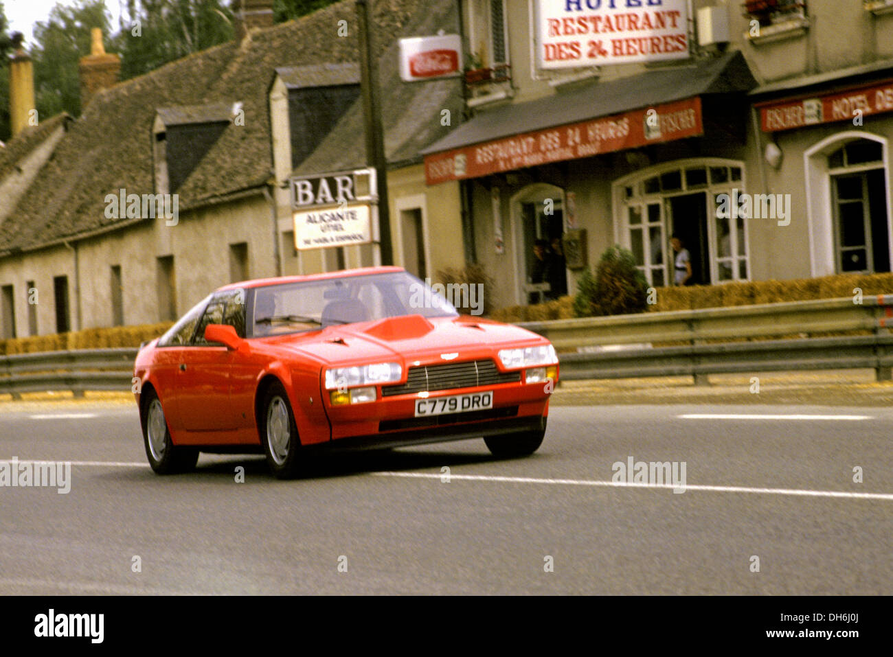 Une démo Aston Martin voiture utilisée à des fins officielles, et non pas en compétition durant 24 Heures du Mans, course. France 17 juin 1984. Banque D'Images