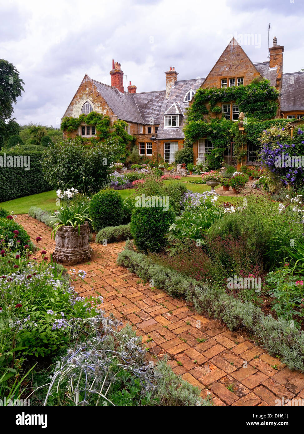 Jardins et manoir, Manoir de coton, Coton, Northamptonshire, Angleterre Banque D'Images