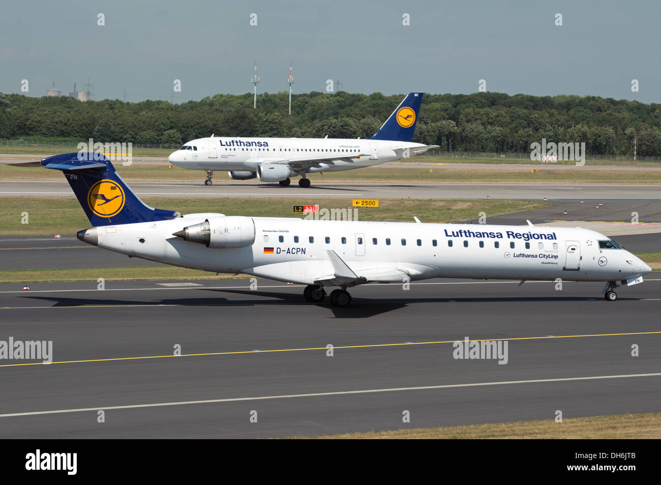 Les avions de la Lufthansa, l'aéroport de Düsseldorf Allemagne Banque D'Images