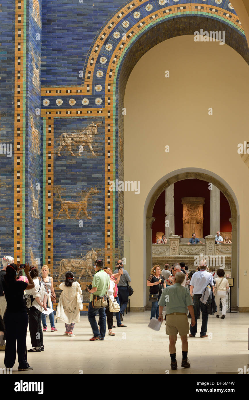 Berlin. L'Allemagne. Reconstruction de la porte d'Ishtar Pergamon Museum. Banque D'Images