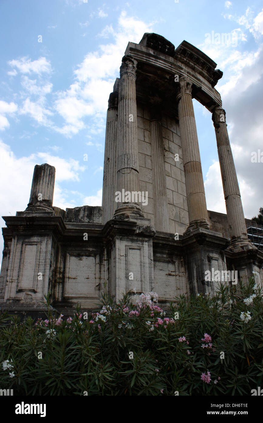 Ruines de la Grèce antique dans la ville historique de Rome, Italie, Europe. Banque D'Images