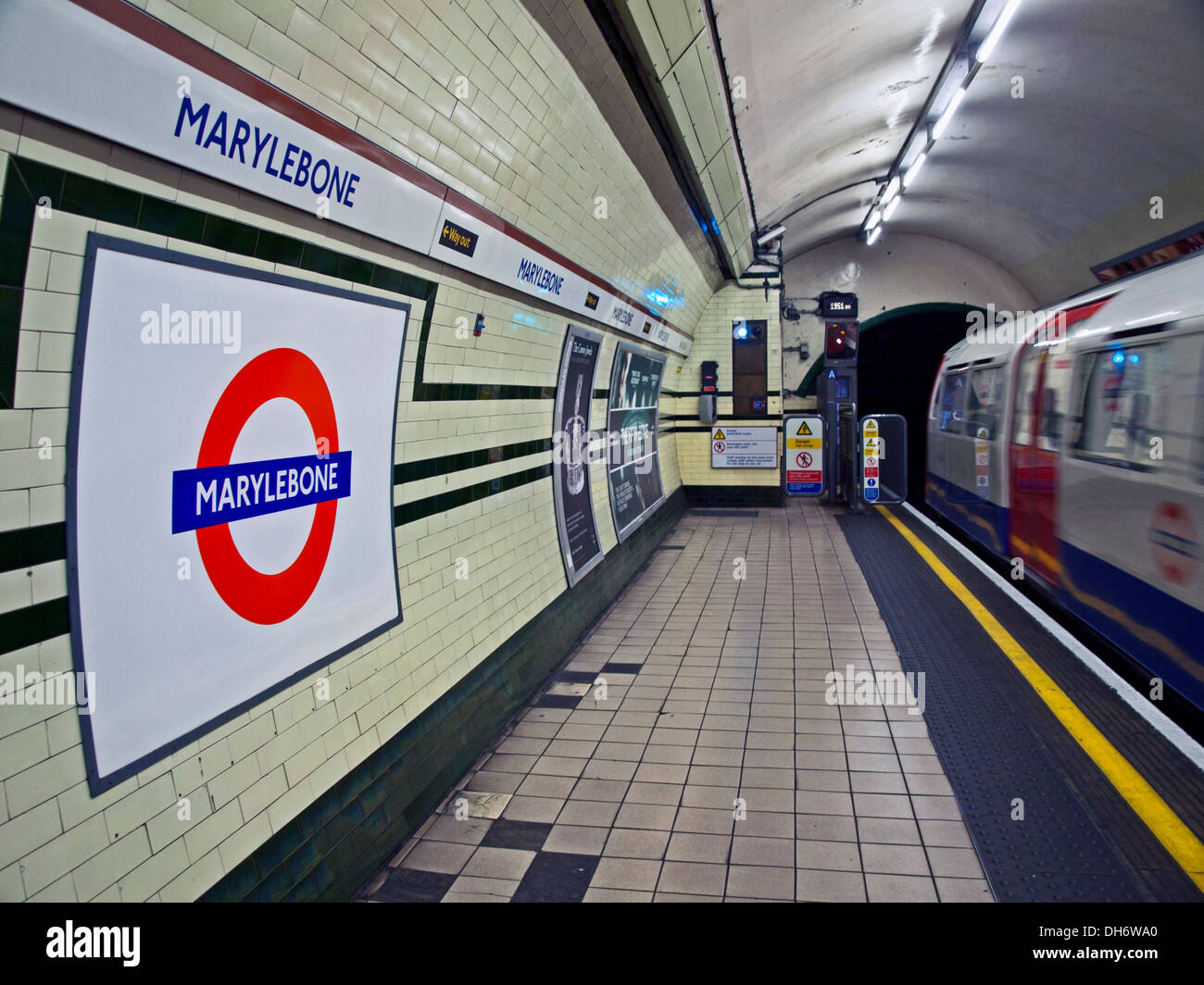 La plate-forme en ligne Bakerloo jusqu'à la station de métro Marylebone, Londres, Angleterre, Royaume-Uni Banque D'Images