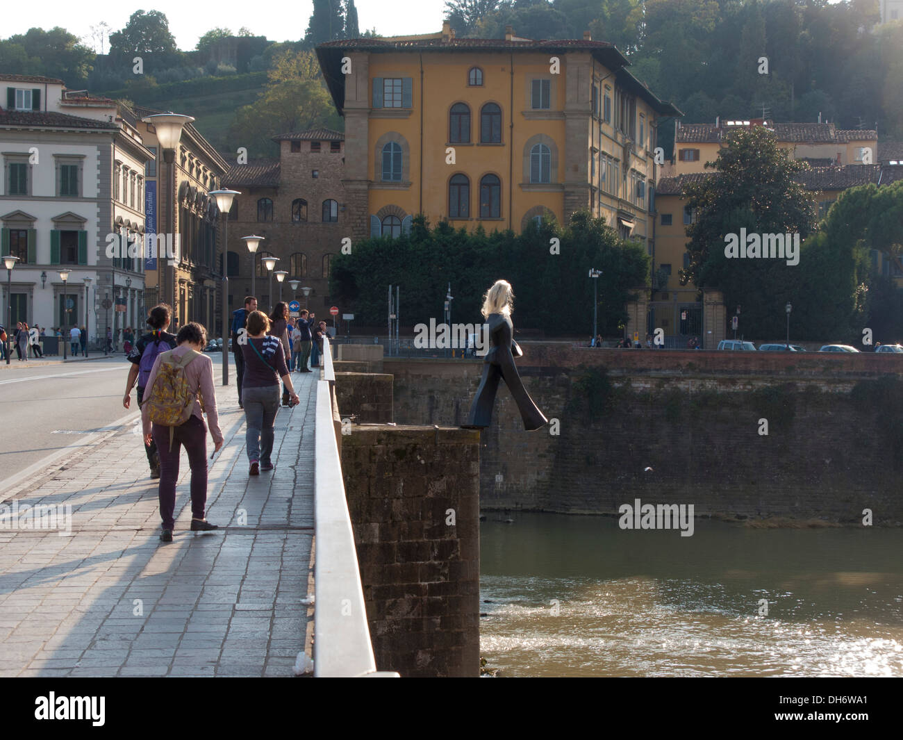 Italie, Toscane, Florence, statue sur le pont. Banque D'Images
