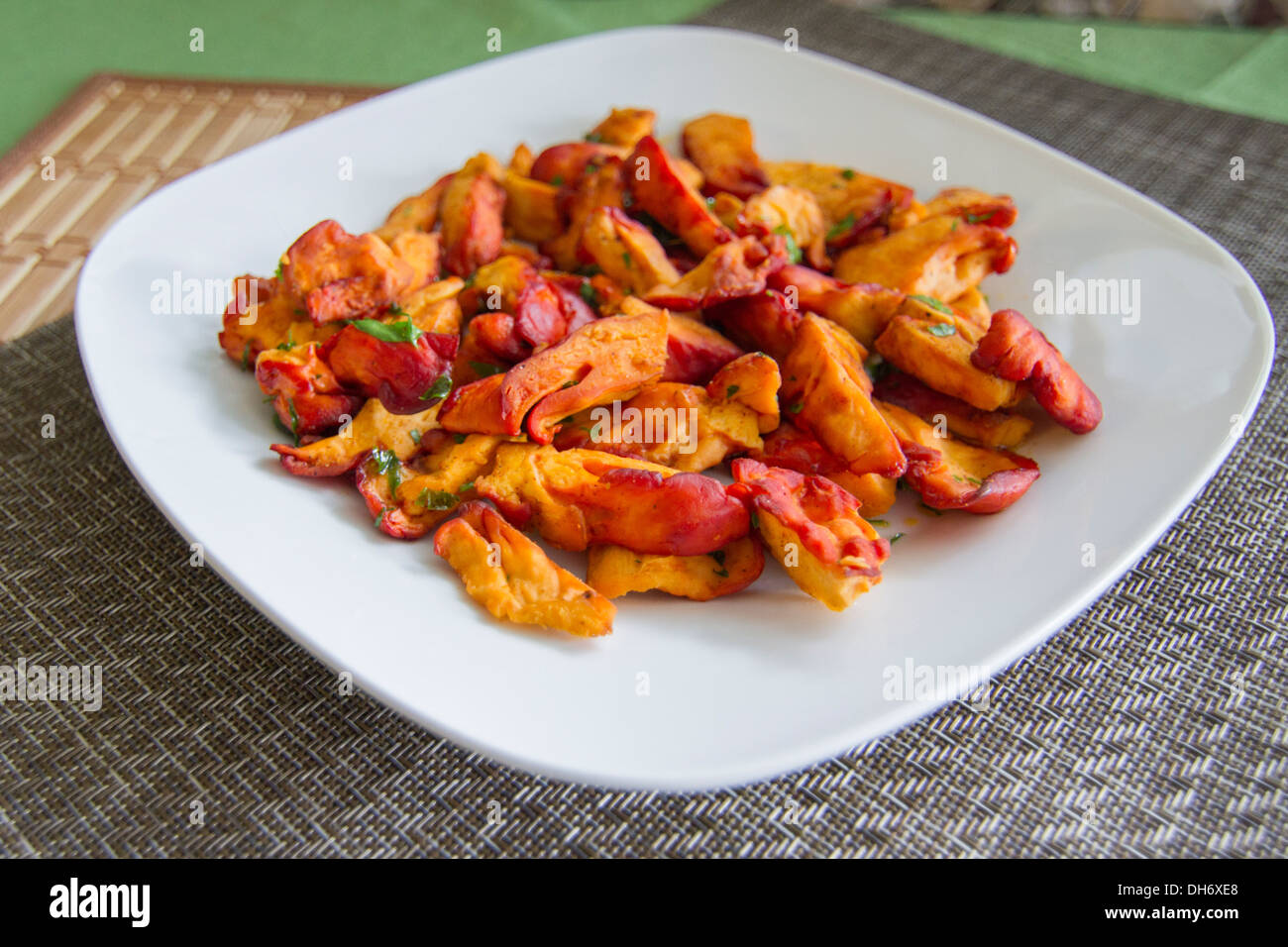 Poulet aux champignons des bois plate Banque D'Images