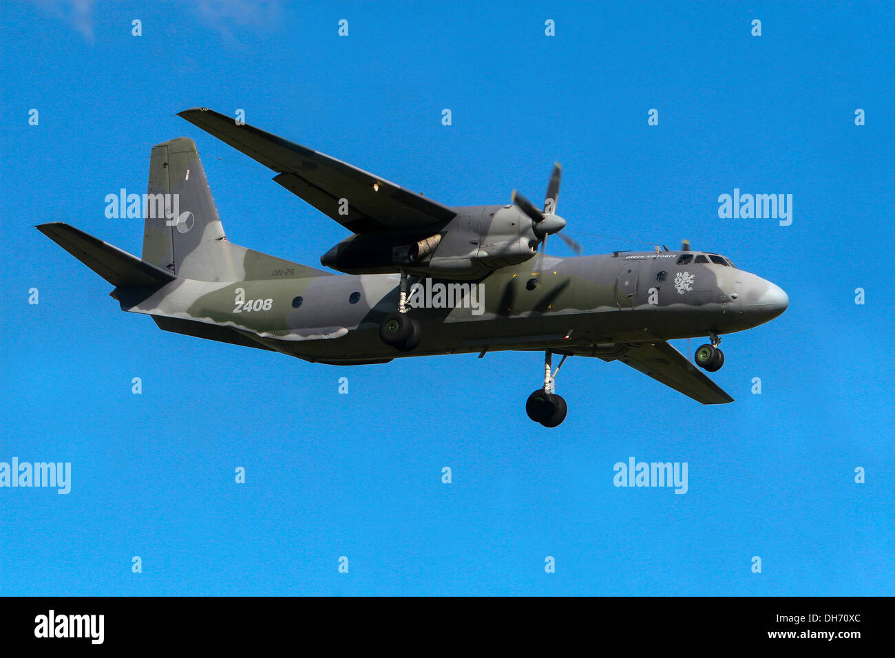 An-26, Antonov vole aux couleurs de l'armée tchèque Banque D'Images