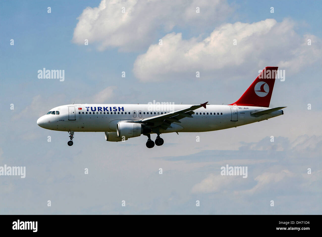 L'avion Turkish Airlines atterrissant A320 à Prague République tchèque destination de voyage Europe Banque D'Images