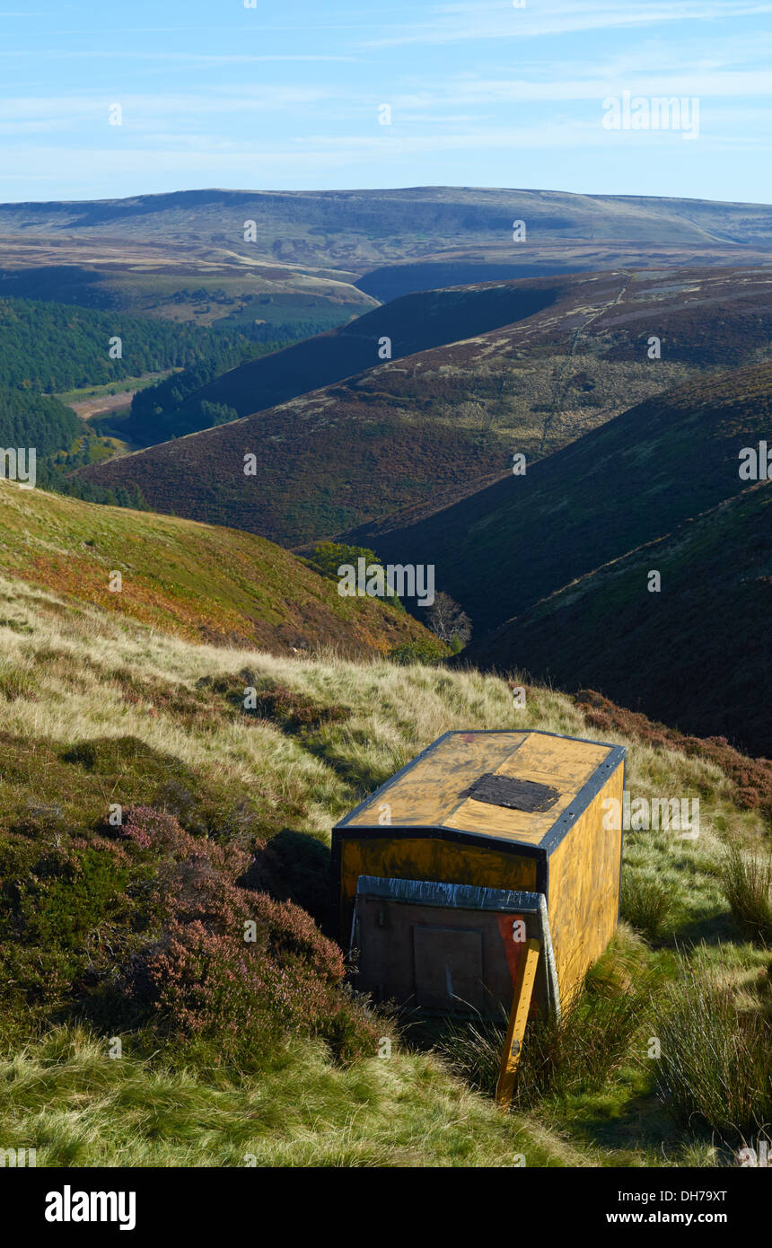 Landes avec de la tourbe sur le Birchinlee la chasse au-dessus des pâturages Howden & Ladybower Reservoir dans le Peak District Banque D'Images