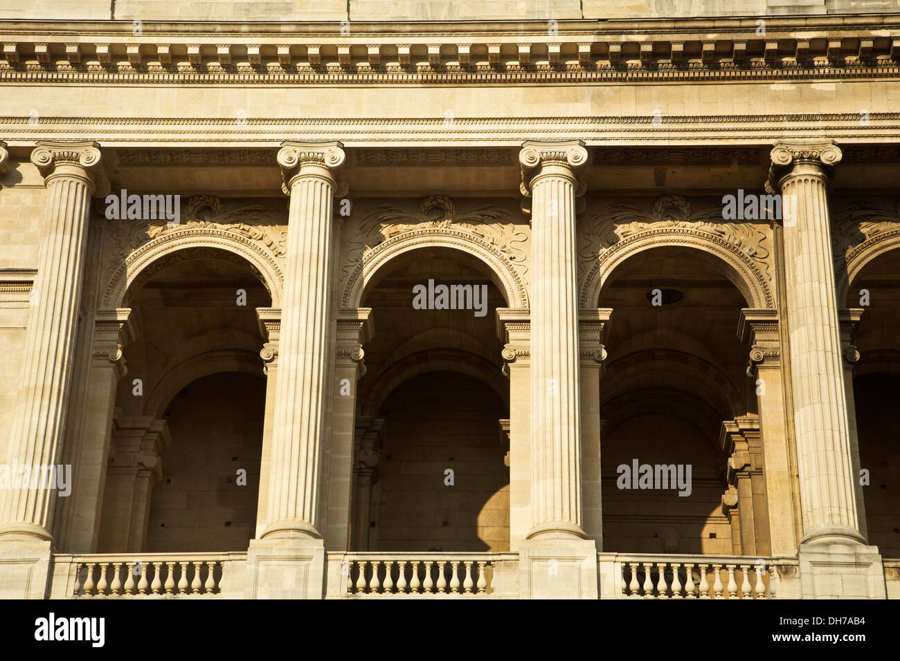 Close-up de l'église Saint-Sulpice à Paris, France Banque D'Images