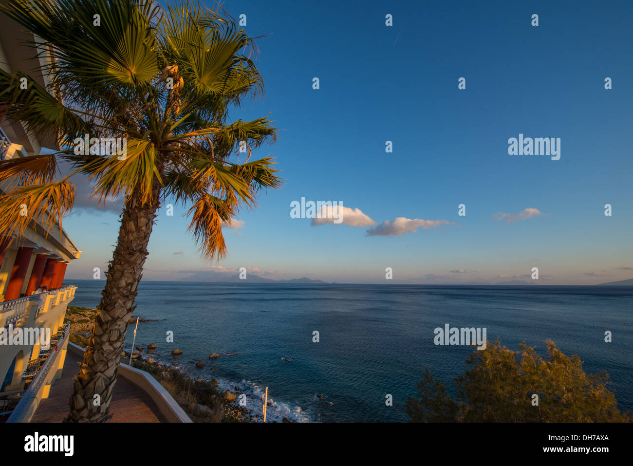 Vue de la plage de l'établissement Mitsis Hotels à Kardamena Banque D'Images