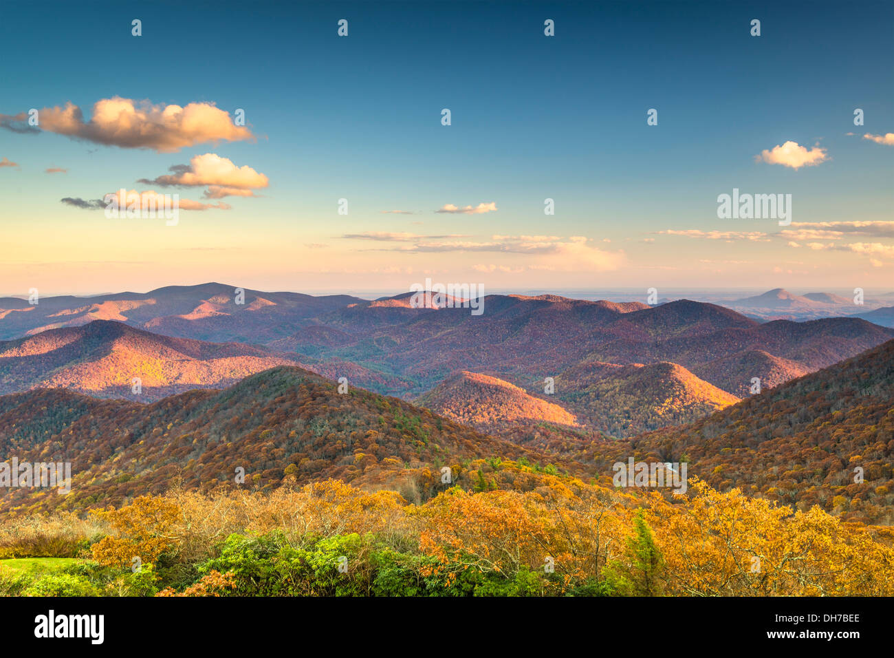 Blue Ridge Mountains au crépuscule dans la région de North Georgia, USA. Banque D'Images