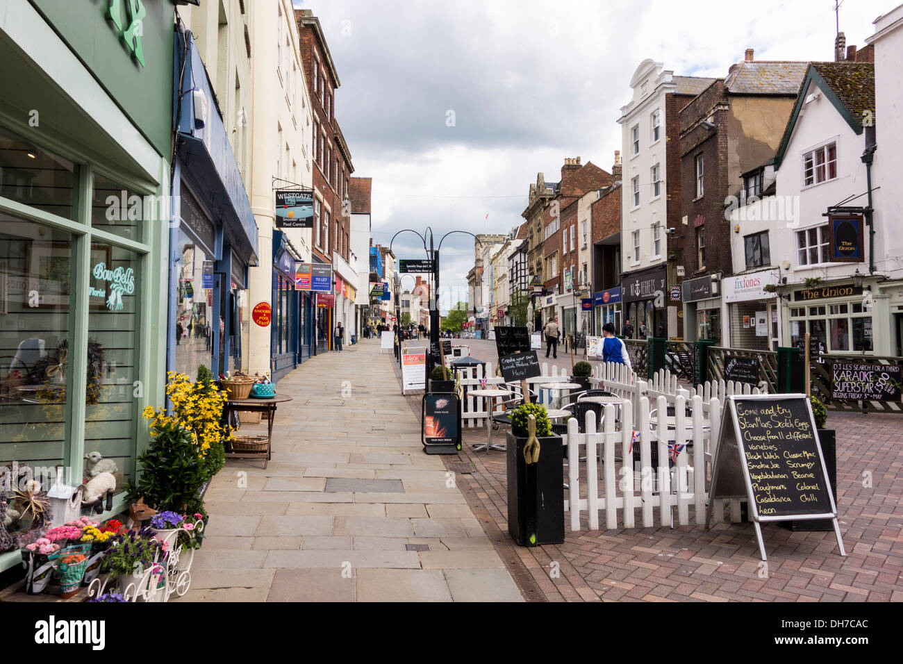 Le Westgate Street de Gloucester, Gloucestershire, Royaume-Uni Banque D'Images