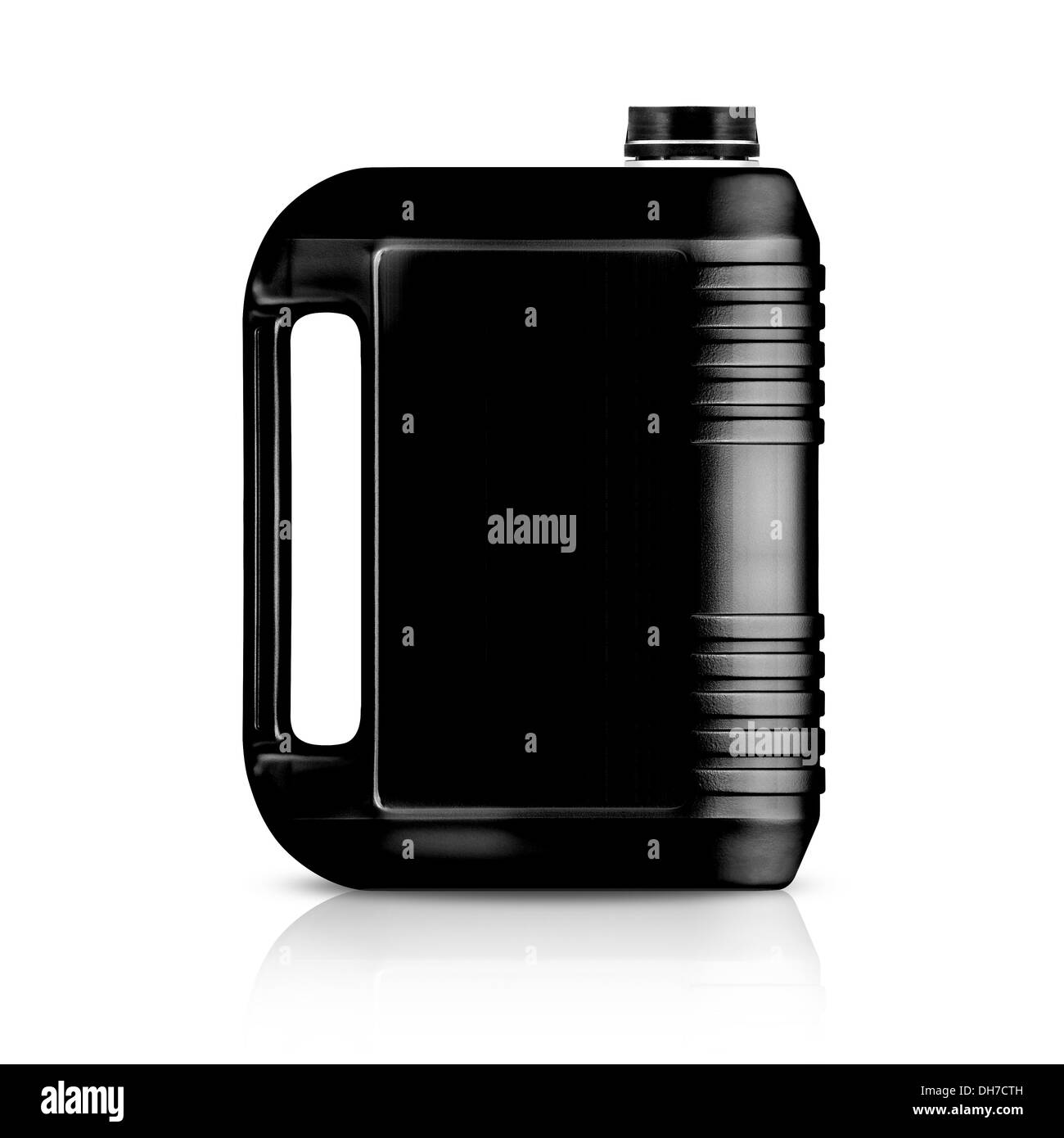 Gallons en plastique noir, Jerry pouvez isolé sur un fond blanc. (With clipping path) travail Banque D'Images