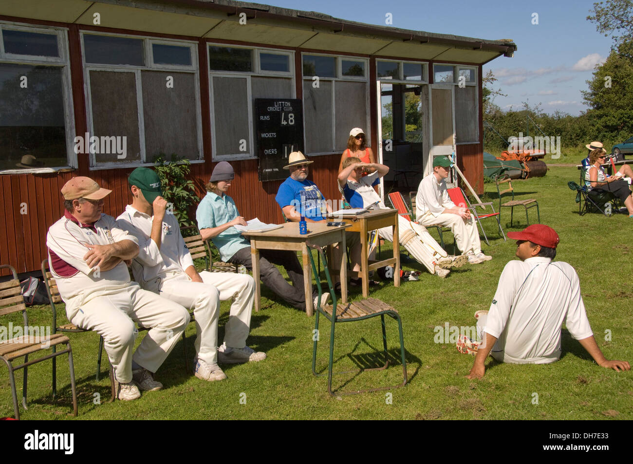Village de cricket au sol à chewton mendip,somerset,où les voyageurs joue litton.un terrain de UK Sport parc hommes Banque D'Images