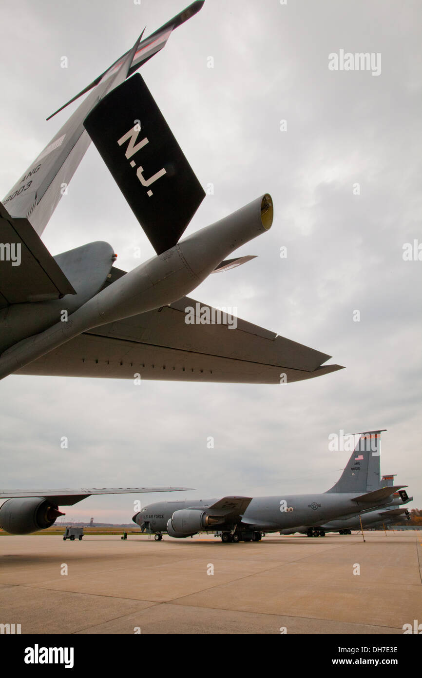 KC-135R Stratotankers affecté à la 108e Escadre, New Jersey Air National Guard, à Joint Base McGuire-Dix-Lakehurst, N.J., le 31 octobre 2013. Banque D'Images