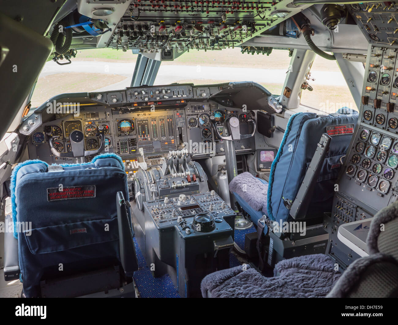 Vue à l'intérieur du cockpit d'un jumbo jet airliner Banque D'Images