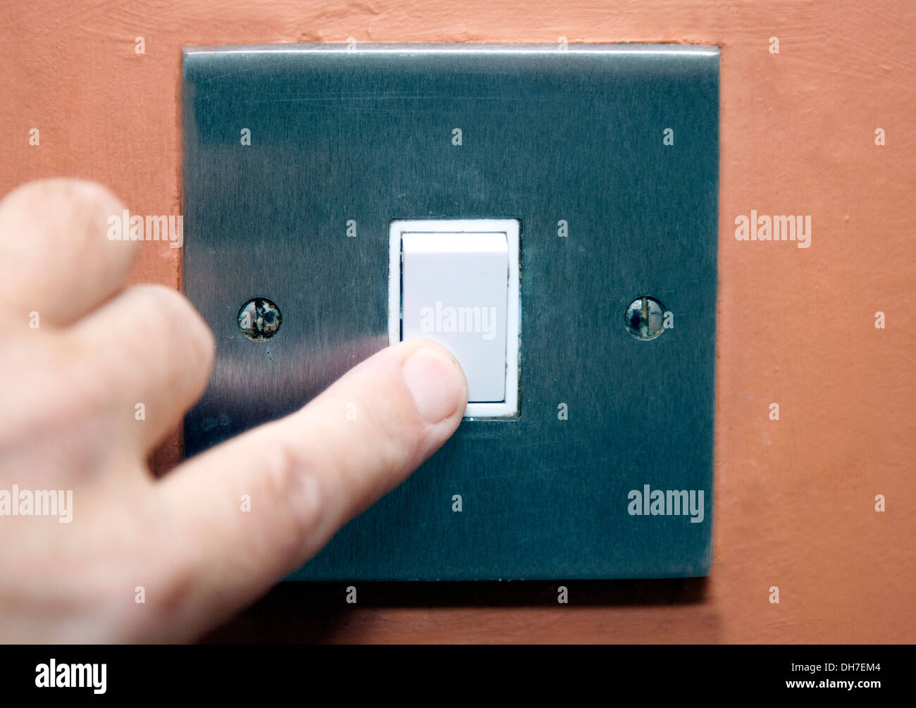 Allumer/éteindre l'interrupteur de lumière dans la maison, Londres Banque D'Images