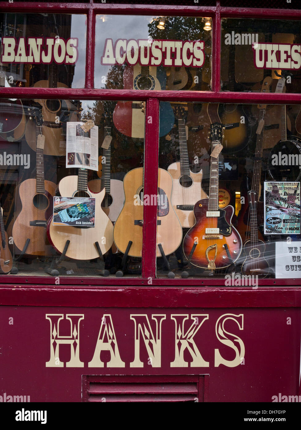 Guitar shop dans Denmark Street, Soho, London, UK Photo Stock - Alamy