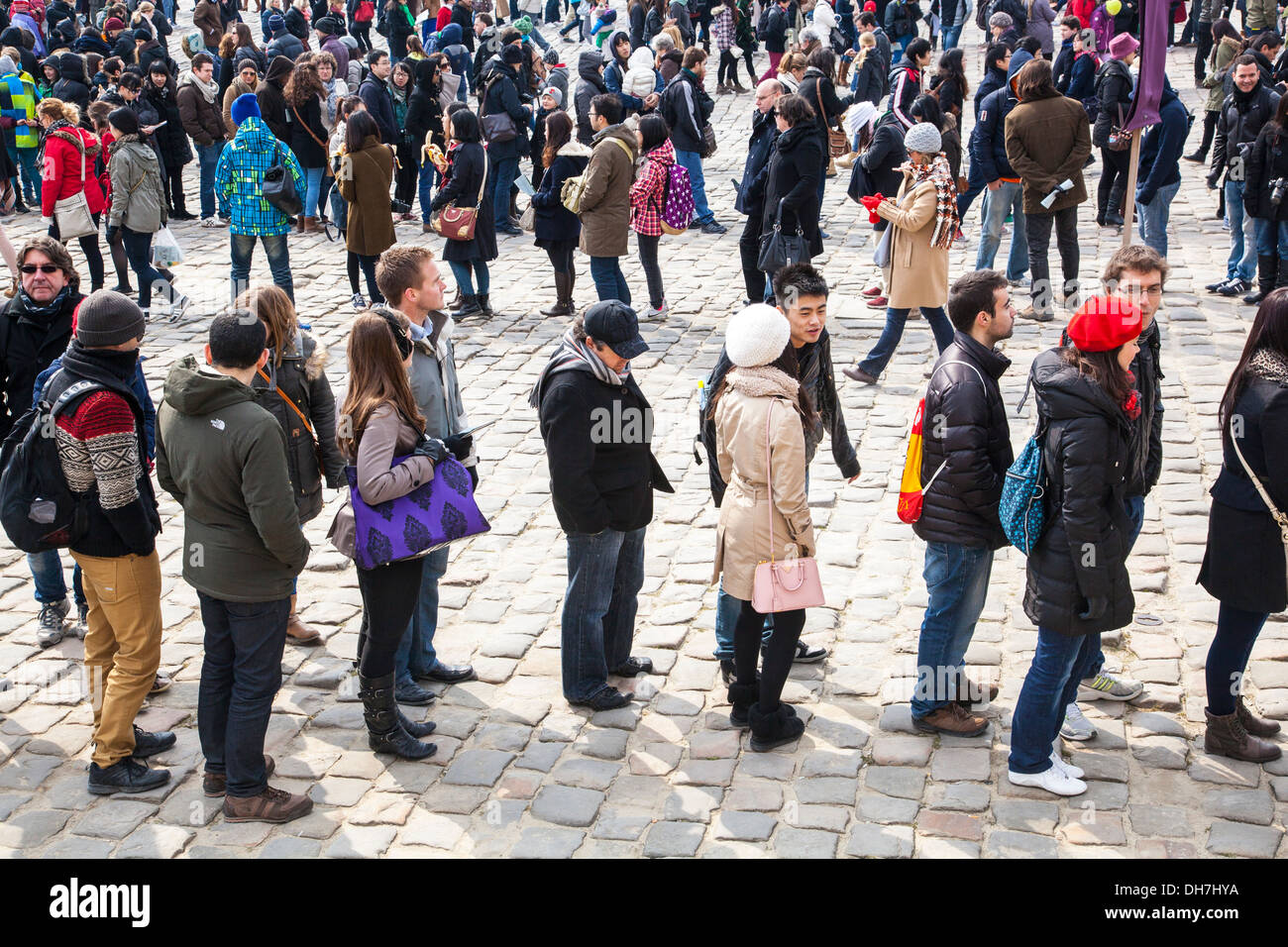 Queue de touristes, Château de Versailles, Paris, France Banque D'Images