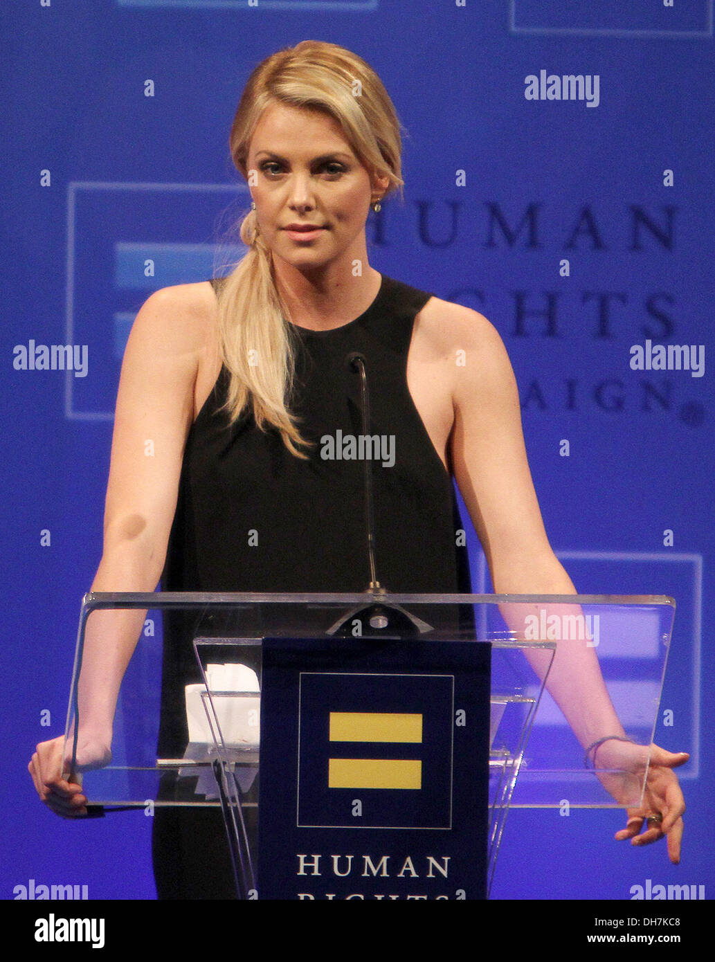 Charlize Theron 2012 Human Rights Campaign Los Angeles Gala au Ritz Carlton - Montrer Los Angeles Californie - 17.03.12 Banque D'Images