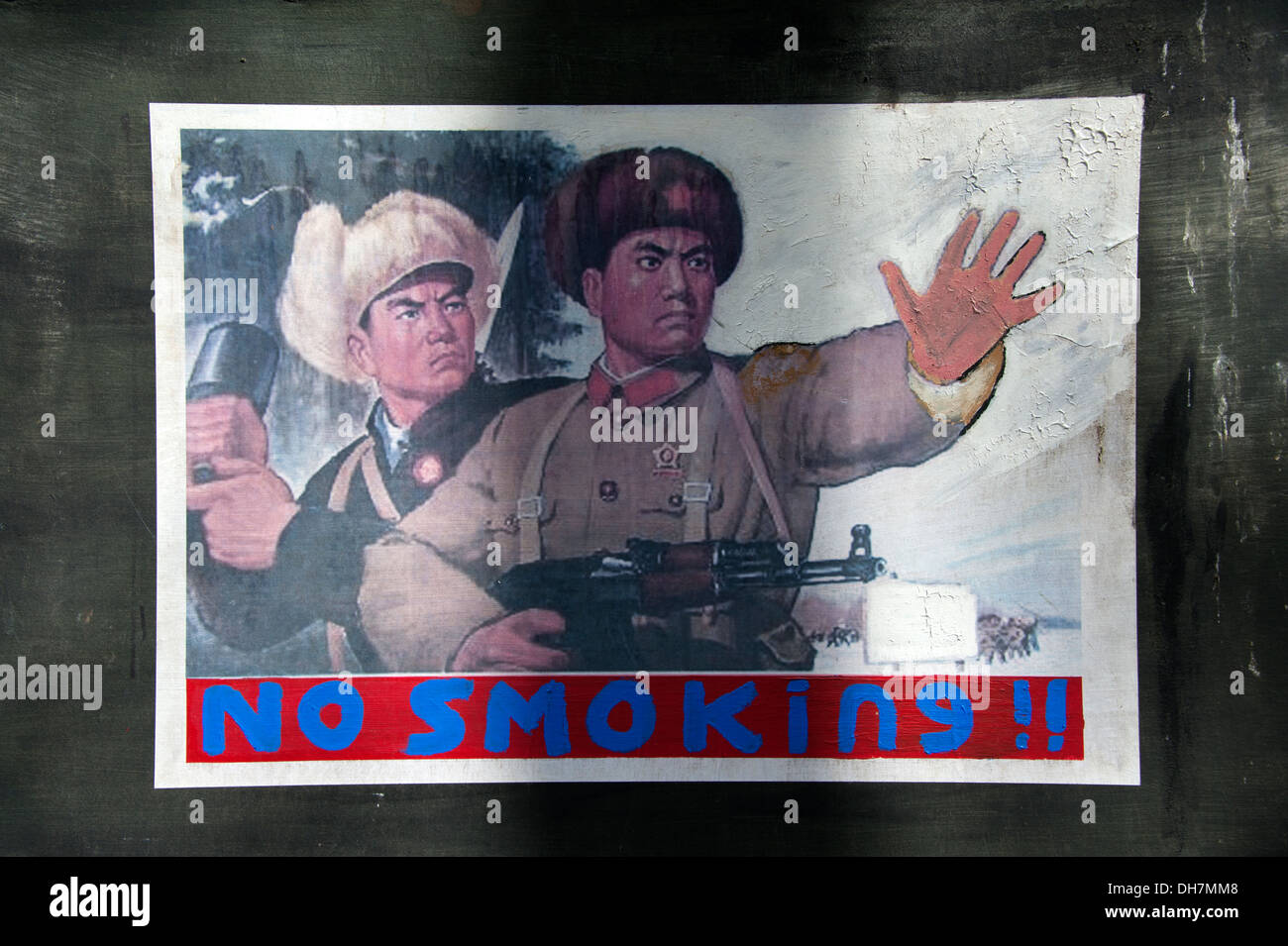 Arrêter de fumer Affiche communiste russe Funny Sign Banque D'Images