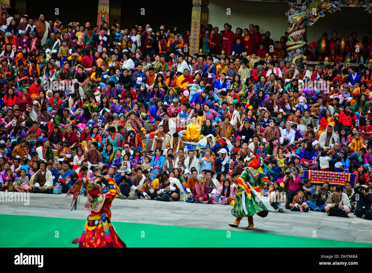 Tashichhoe Dzong,Fort,Thimphu Tsechu festival,4 jours,moine bouddhiste masqué,danseurs musiciens, les gens en costumes traditionnels,Bhoutan Banque D'Images