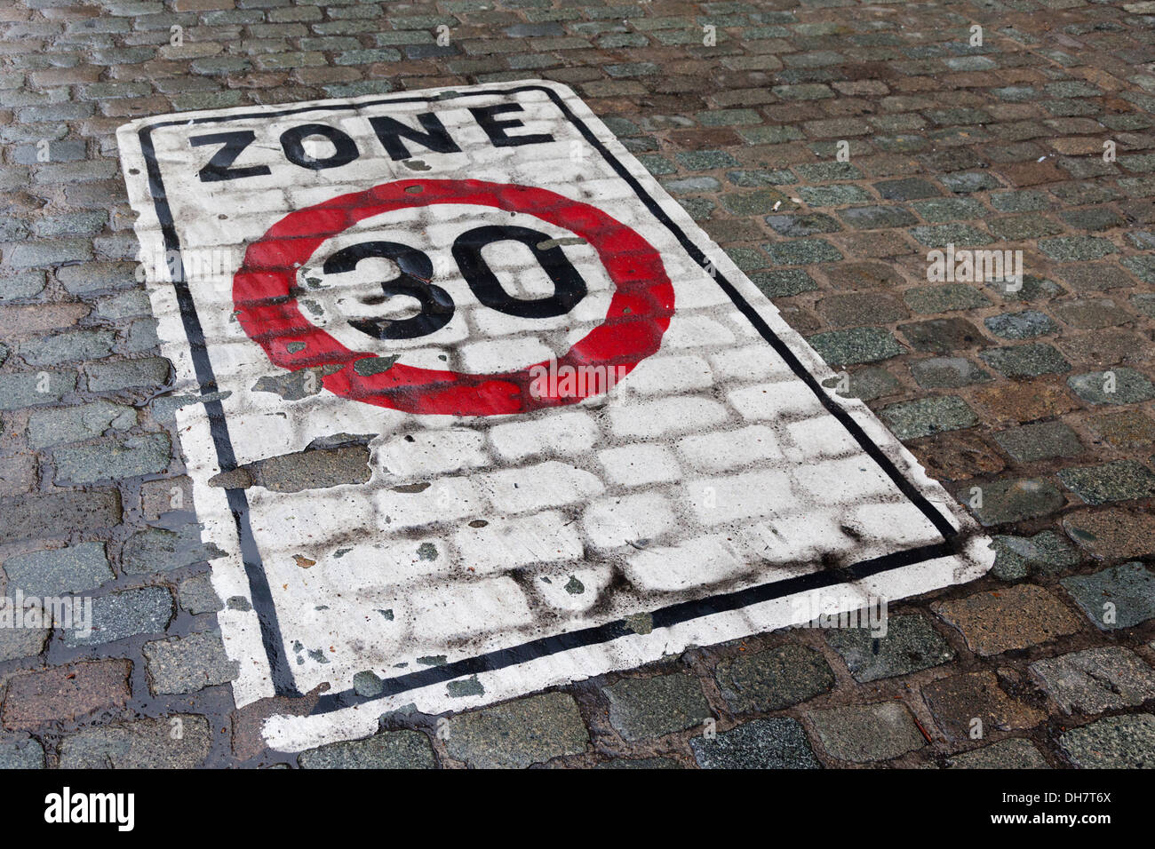 Zone 30, la vitesse de circulation de la zone réglementée, signe sur pavés, Bruxelles, Belgique Banque D'Images