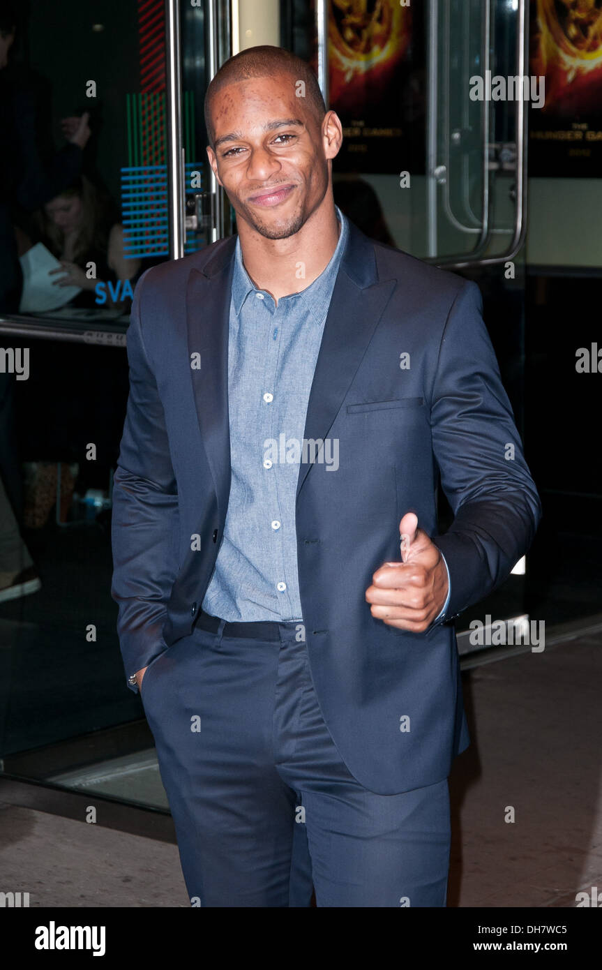 Victor Cruz New York Premiere de 'The Hunger Games' au théâtre SVA Arrivées - New York USA - 15.03.12 Banque D'Images Victor Cruz New York Premiere de 'The Hunger Games' au théâtre SVA Arrivées - New York USA - 15.03.12 Banque D'Images