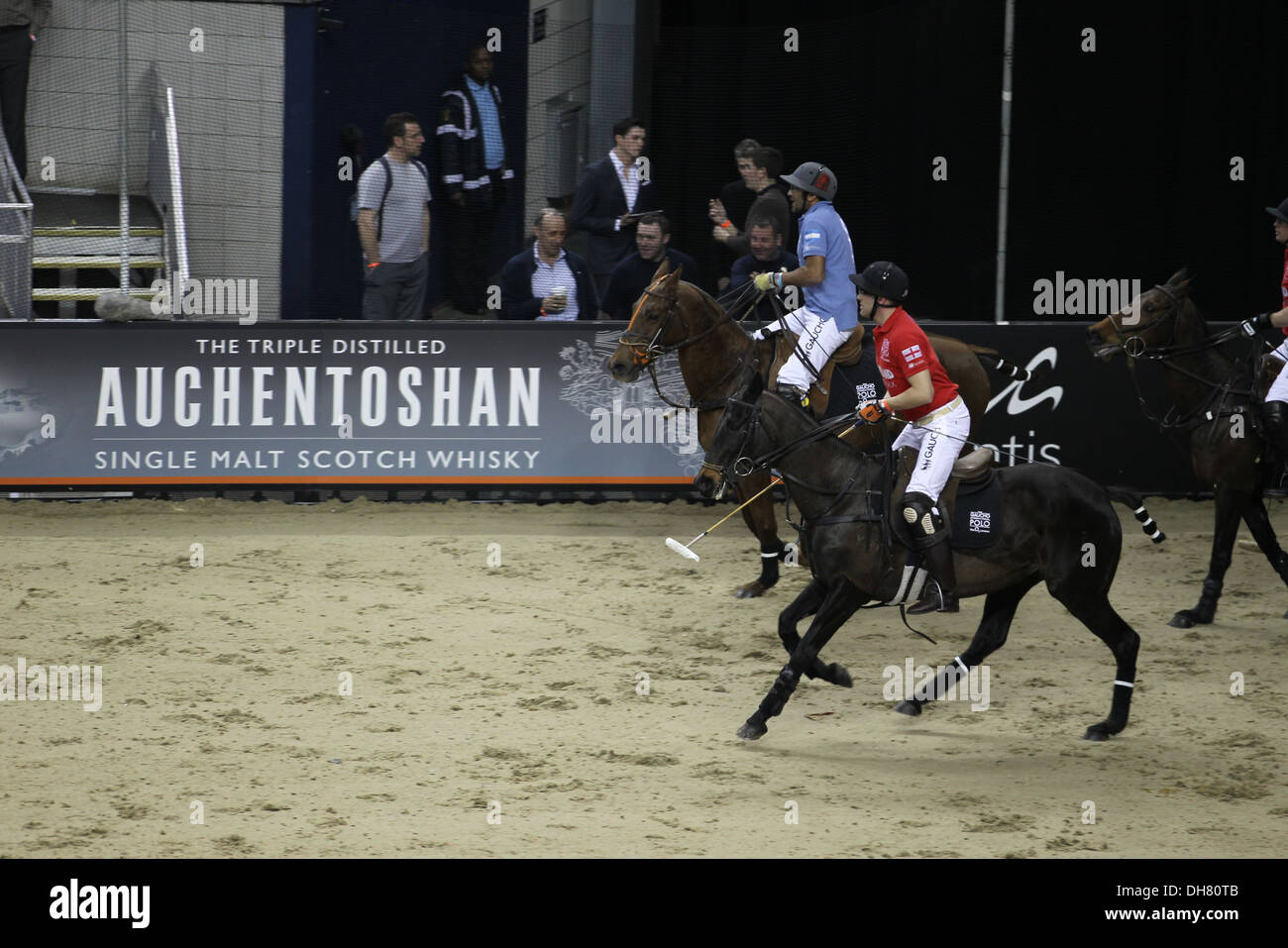 L'Argentine l'Angleterre v l'HPA Gaucho Polo International, O2 Arena, Greenwich London, England - 22.03.12 Banque D'Images