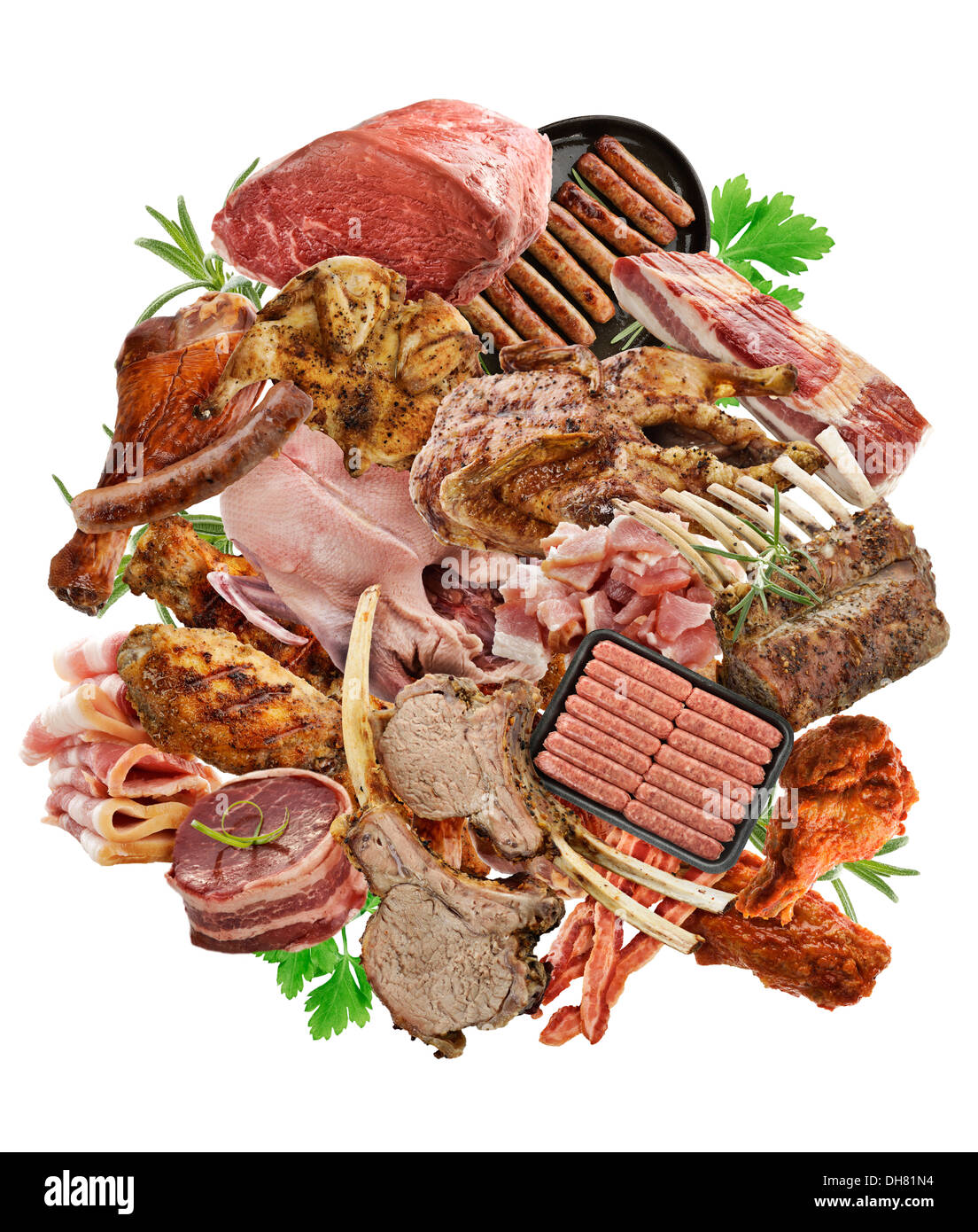 Assortiment de produits à base de viande sur fond blanc Banque D'Images