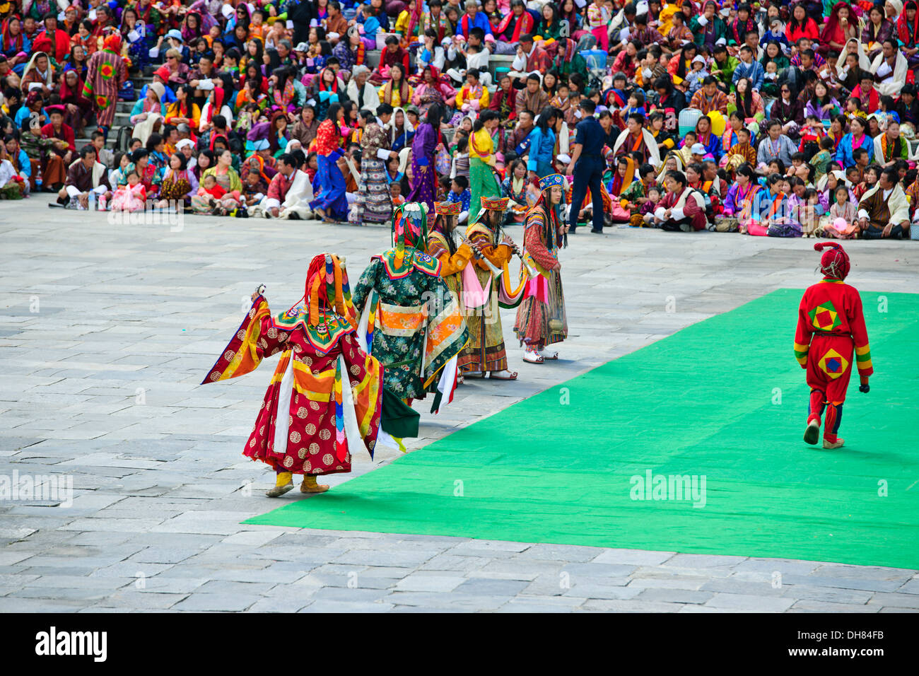 Tashichhoe Dzong,Fort,Thimphu Tsechu festival,4 jours,moine bouddhiste masqué,danseurs musiciens, les gens en costumes traditionnels,Bhoutan Banque D'Images