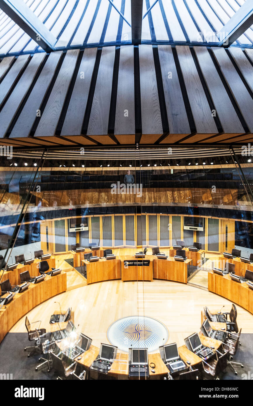 Le Siambr ou hémicycle dans le Senedd ou Assemblée nationale du Pays de Galles à Cardiff Bay. Banque D'Images