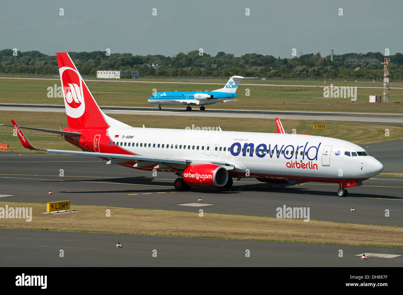Un seul monde Air Berlin Boeing 737 avions commerciaux Banque D'Images