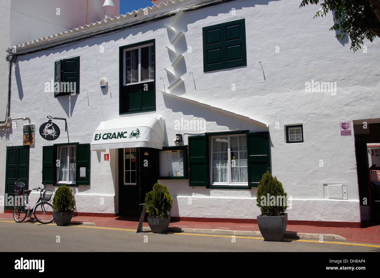 Le toit astucieux système de drainage, le restaurant es cranc, Fornells, Es Mercadal, Minorque, Espagne Banque D'Images