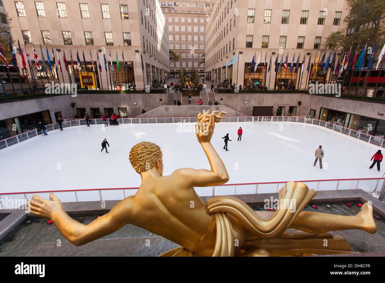Patinoire, Rockefeller Center, Manhattan, New York City, États-Unis d'Amérique Banque D'Images