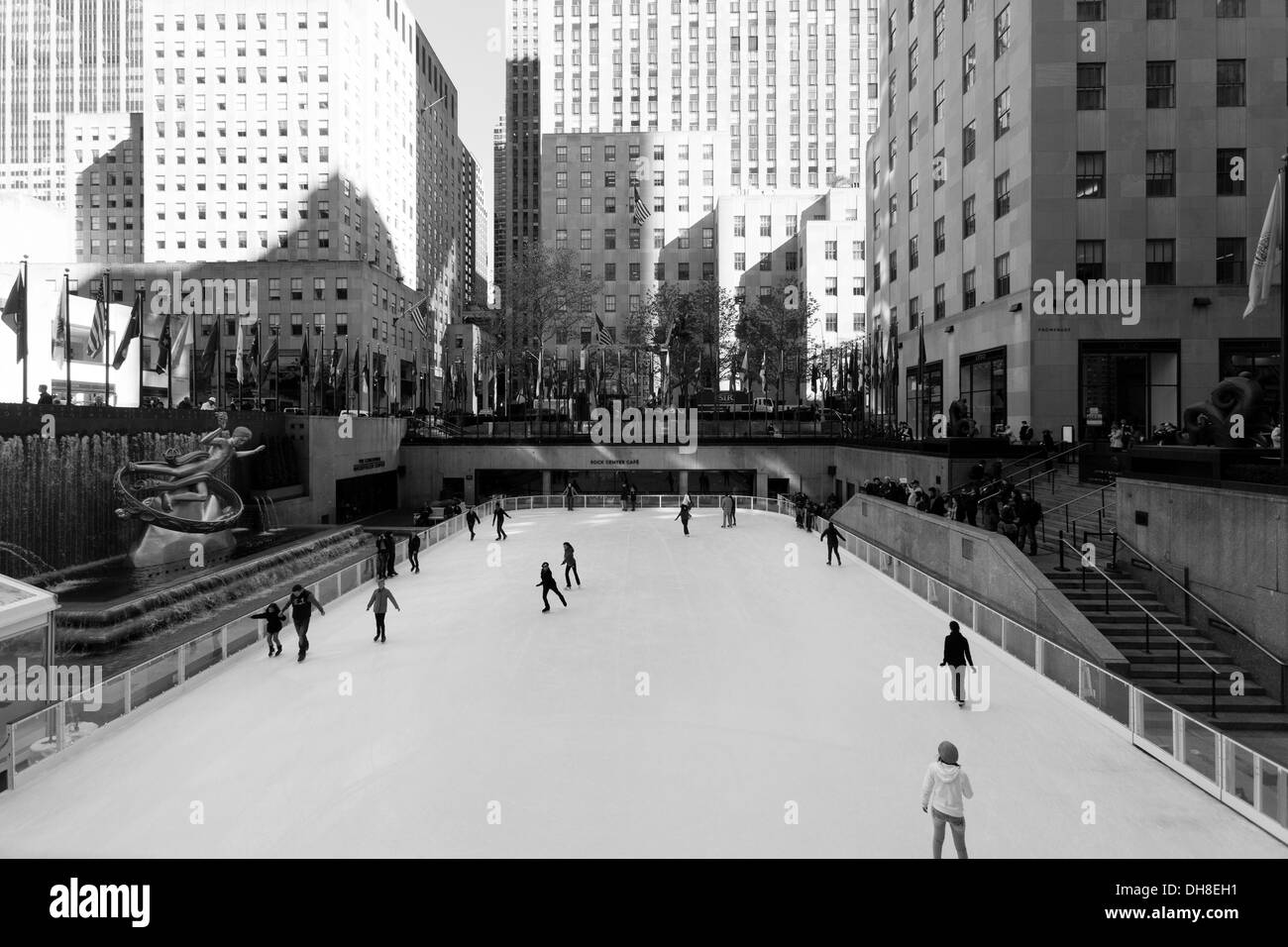 Patinoire, Rockefeller Center, Manhattan, New York City, États-Unis d'Amérique Banque D'Images