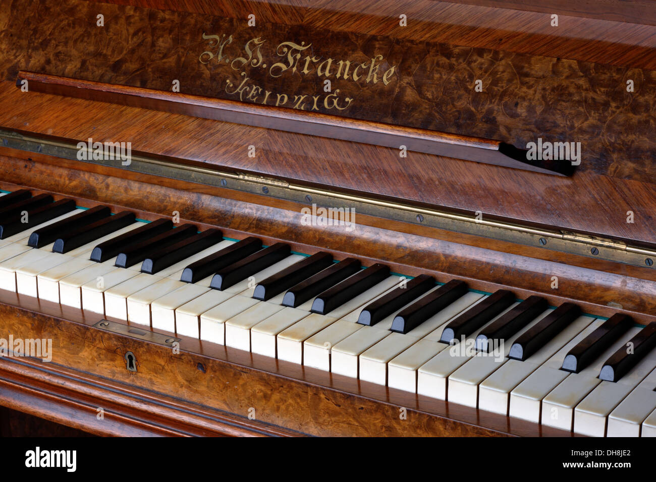 Touches de piano d'un vieux piano allemand Banque D'Images