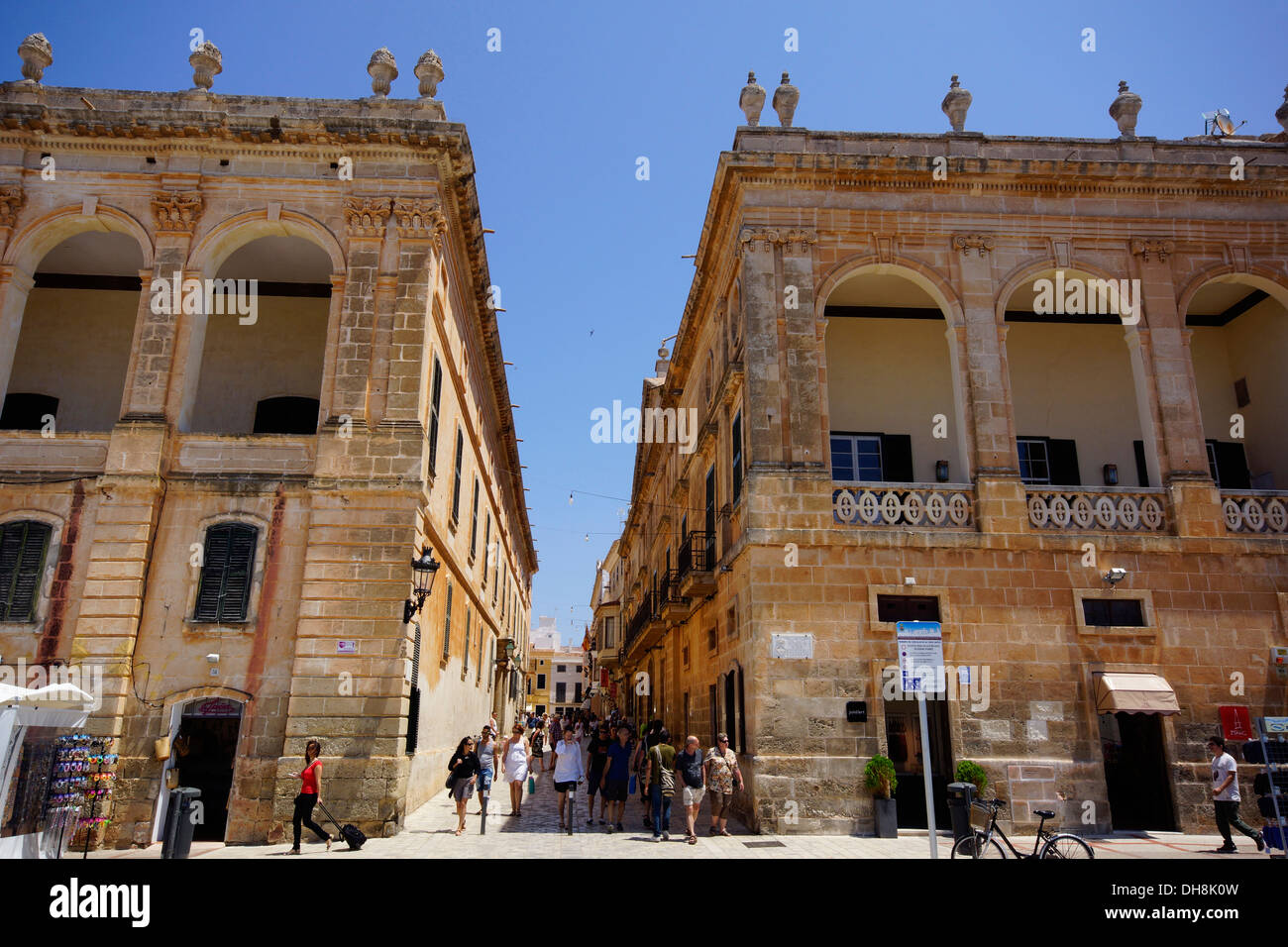Placa des naissance, entrée à Cala Major, scène de rue, Ciutadella, Minorque, Espagne Banque D'Images