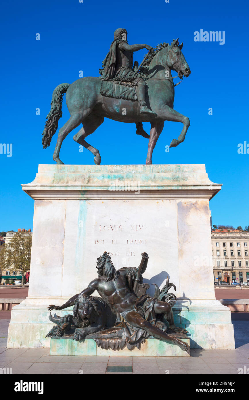 Célèbre statue équestre de Louis XIV, Place Bellecour à Lyon, France Banque D'Images