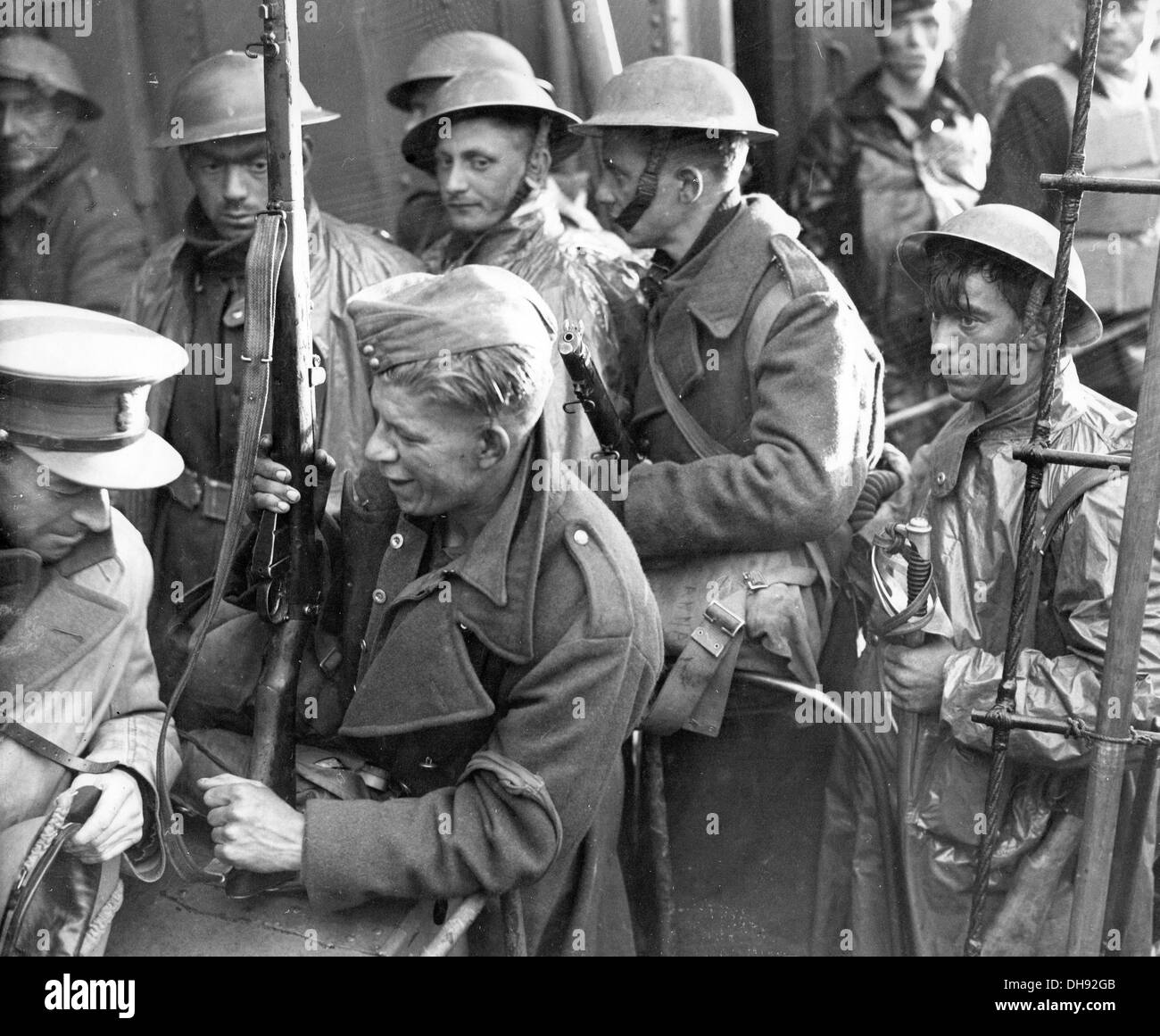 Soldats arrivent en Angleterre après l'évacuation de Dunkerque Banque D'Images