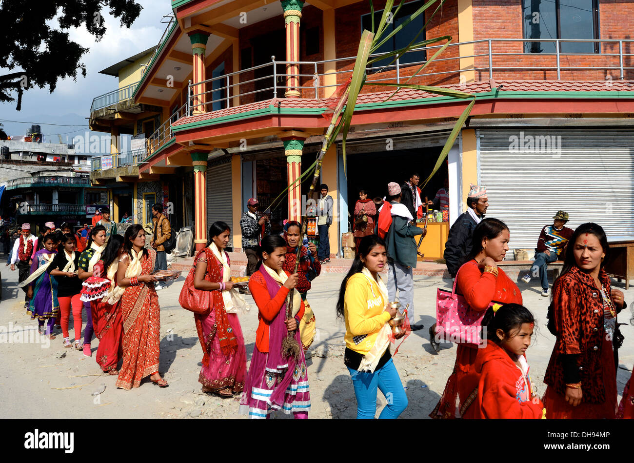 Mariage dans village rural, vallée de Pokhara, Népal Banque D'Images
