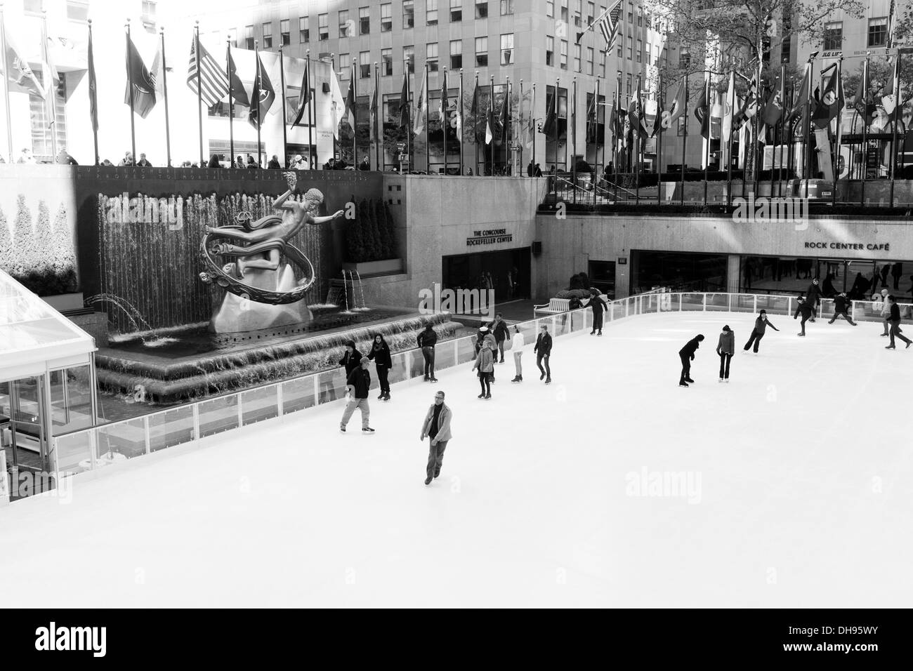 Patinoire, Rockefeller Center, Manhattan, New York City, États-Unis d'Amérique Banque D'Images