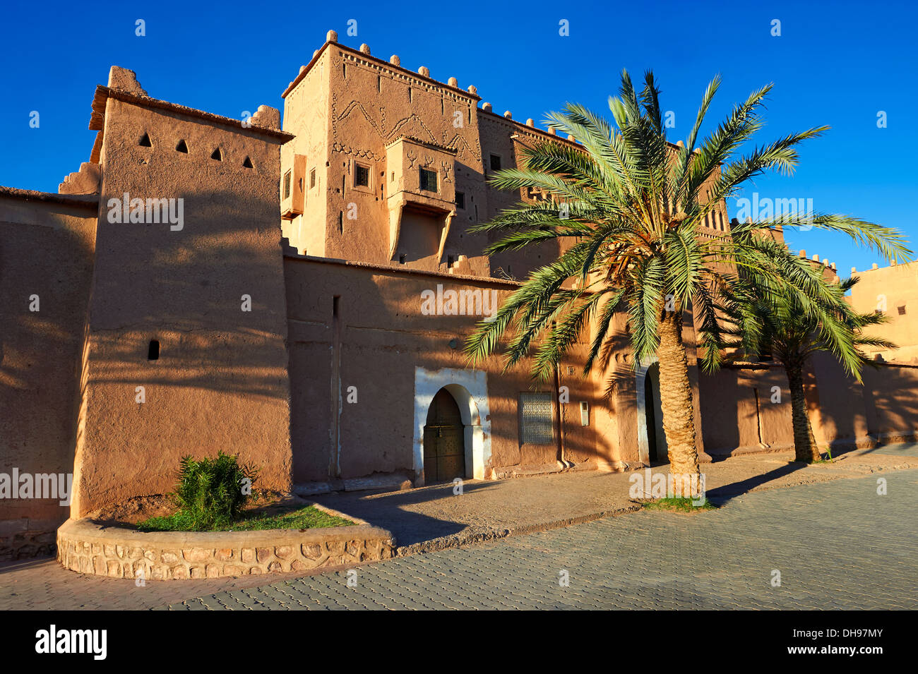 Extérieur de la Kasbah de Taourirt de brique de boue, Ouarzazate, Maroc, construit par Pacha Glaoui. Site du patrimoine mondial de l'Unesco Banque D'Images