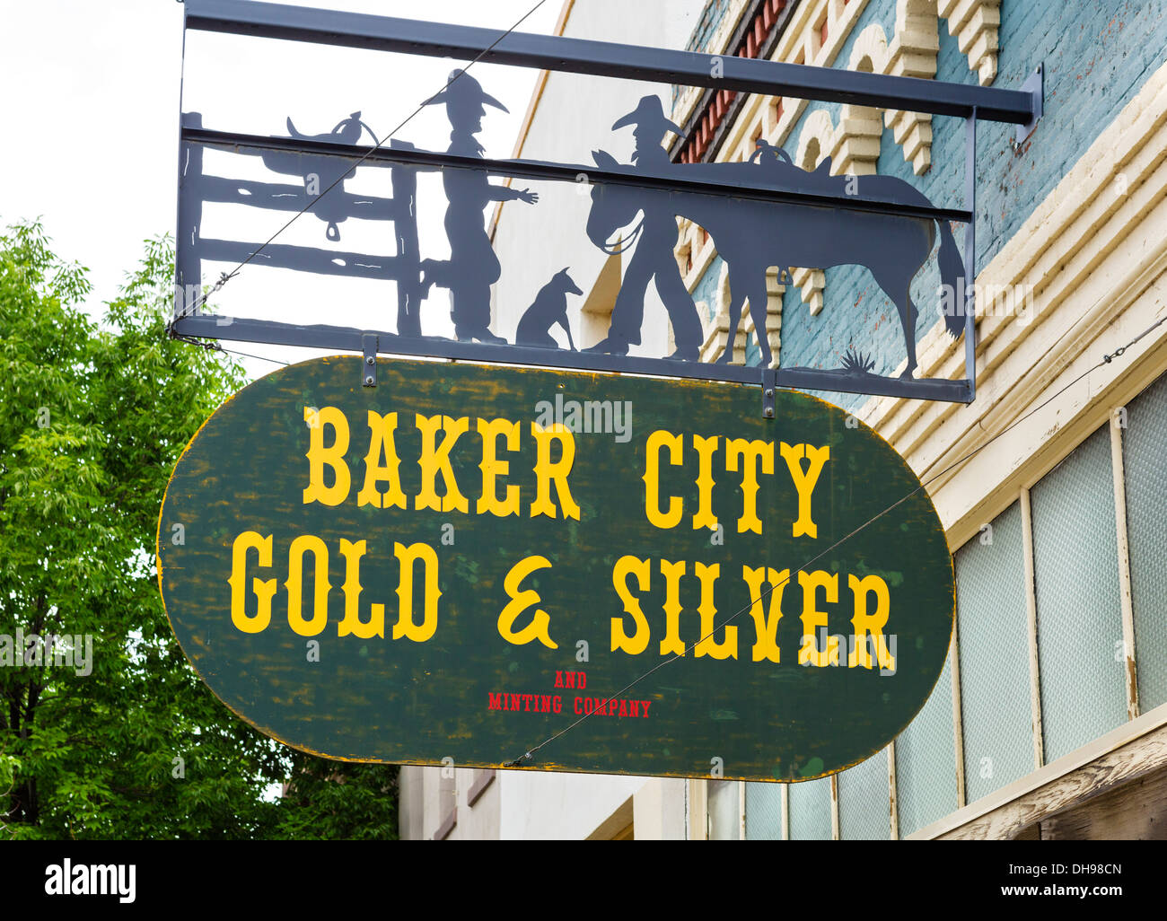Affiche à l'extérieur de Baker City boutique d'or et d'argent sur la rue Main, au centre-ville de Baker, Nevada, USA Banque D'Images