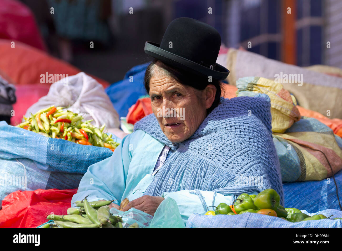 Vendeur de légumes au marché, La Paz, Bolivie Banque D'Images