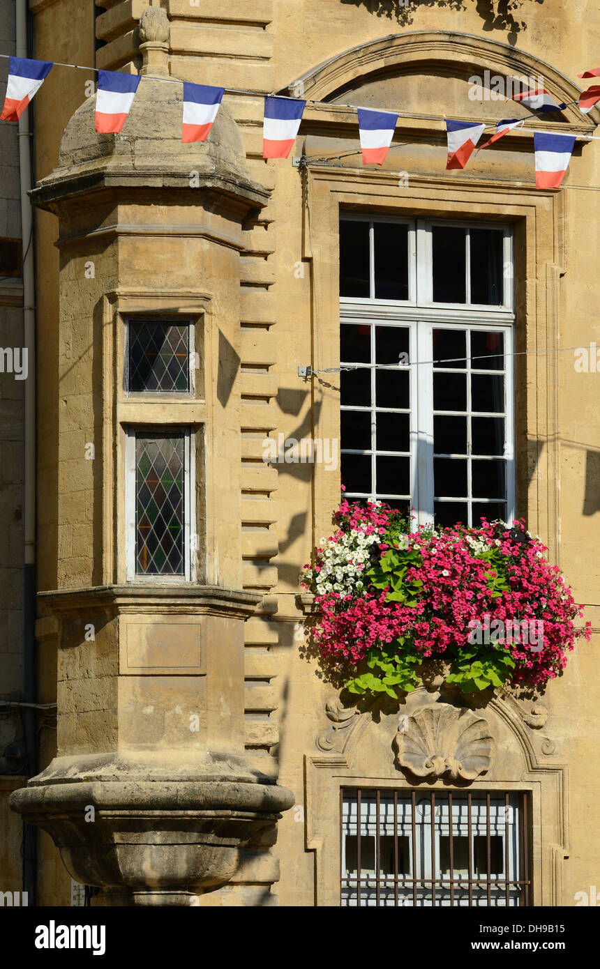 Baie Médiévale Fenêtre & Façade Hôtel De Ville Ou Salon-De-Provence France Banque D'Images