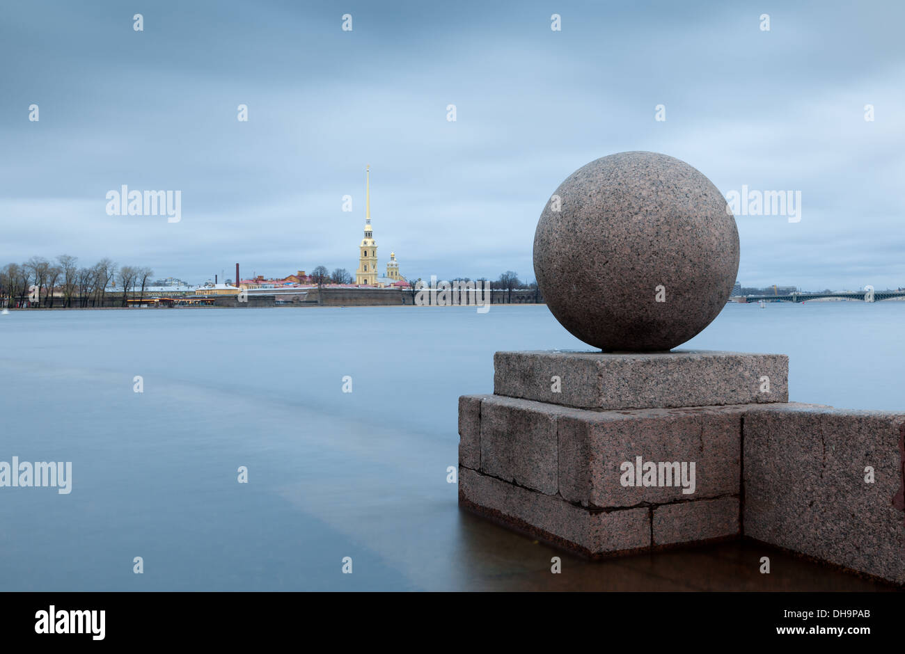 La Forteresse Pierre-et-Paul de Saint-Pétersbourg (Russie) à partir de la Strelka Vasilevsky Island Banque D'Images