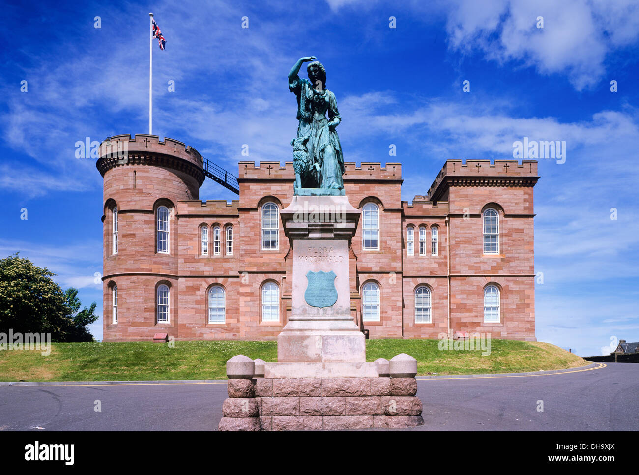 Le Château d'Inverness et Flora MacDonald statue, Highland, Scotland, UK Banque D'Images
