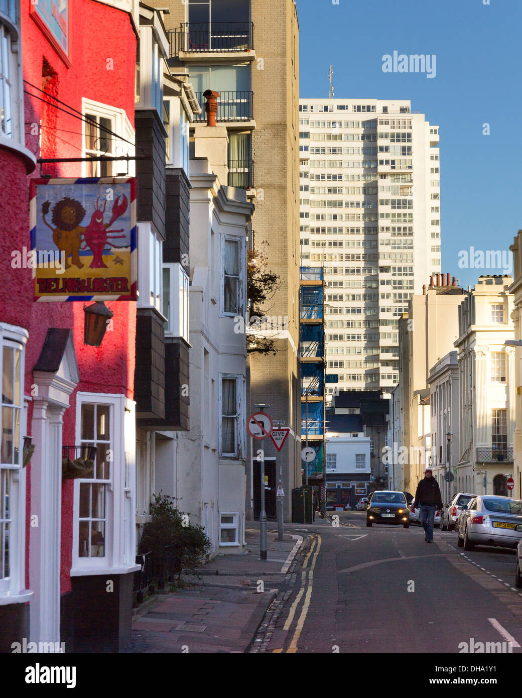 Hauteurs de Sussex, Brighton - dans l'avant-plan et le homard Lion Pub sur Sillwood Street, Brighton, sur la frontière avec l'Hove Banque D'Images